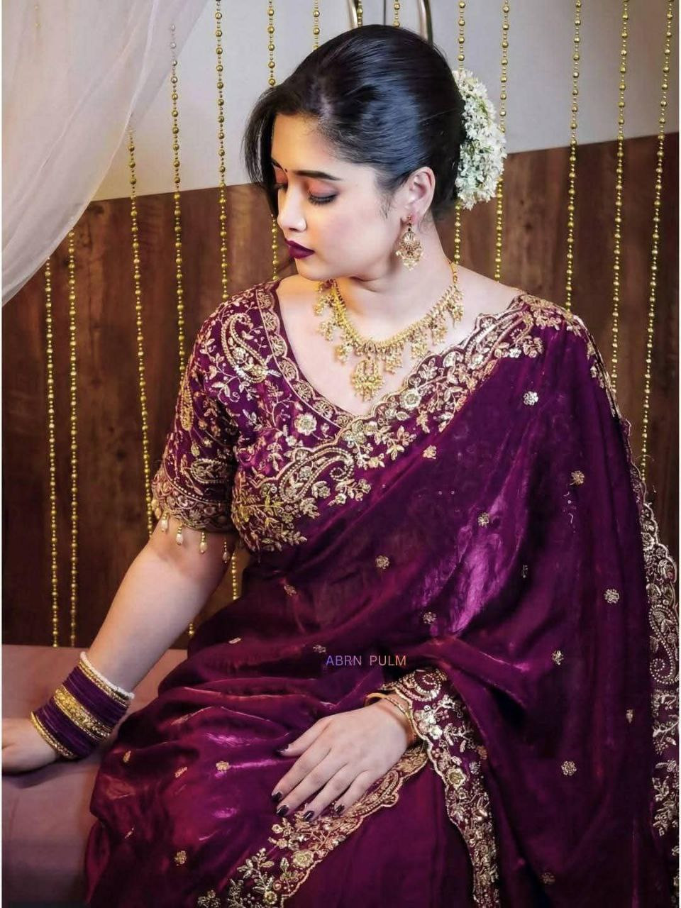 অরিজিনাল জিম্মি চু শাড়ী নিখুঁত এ্যম্ব্রয়ডারী কাজের সাথে, সিকোয়েন্সের অপুর্ব মিশ্রণ